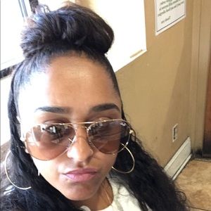 Meet your Posher, Felicia